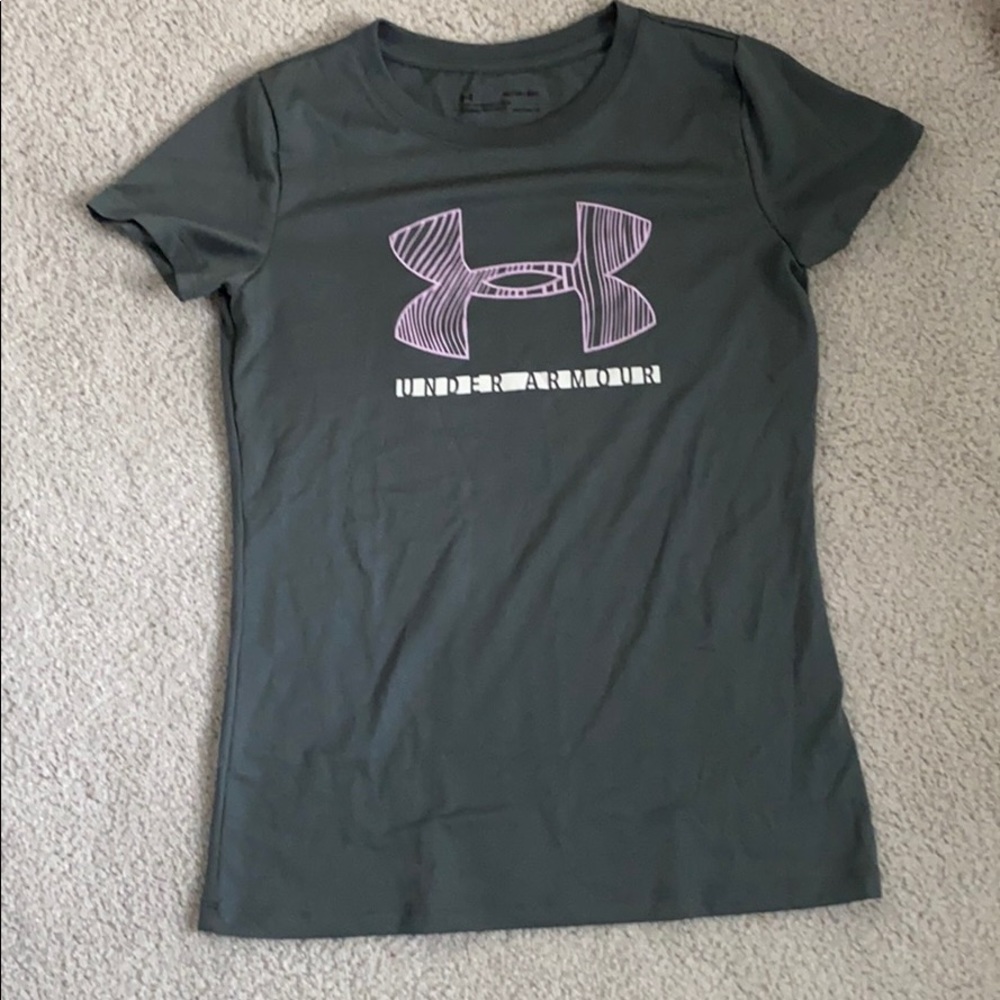 under armor dry fit top🤍